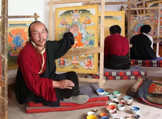 瓦寨村日扎仓：一个唐卡世家的传承