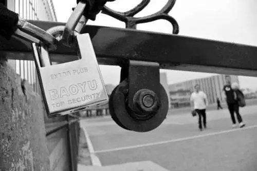 中国篮球十大奇葩事件,中国奇葩球场