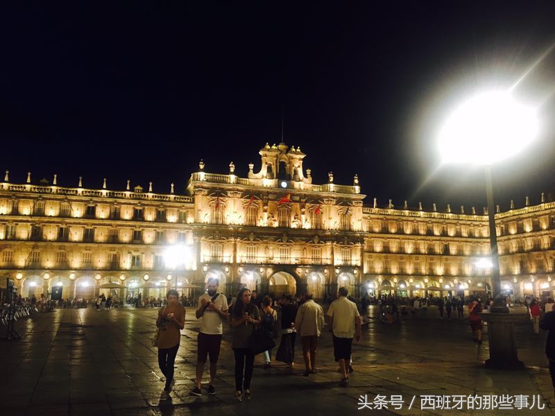 西班牙夺冠民众庆祝,西班牙居民狂欢