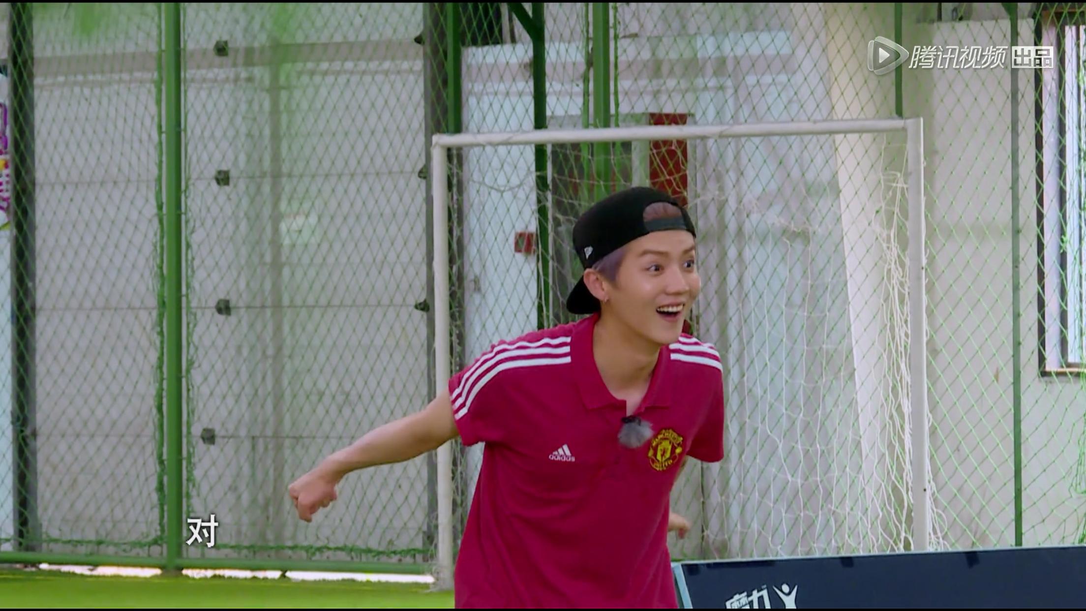 应采儿鹿晗名场面,鹿晗和应采儿比胳膊