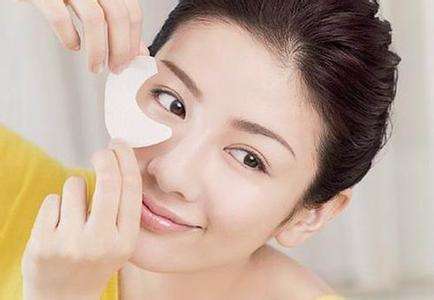 眼里面长了一个白色颗粒,眼周围白色小颗粒怎么去除