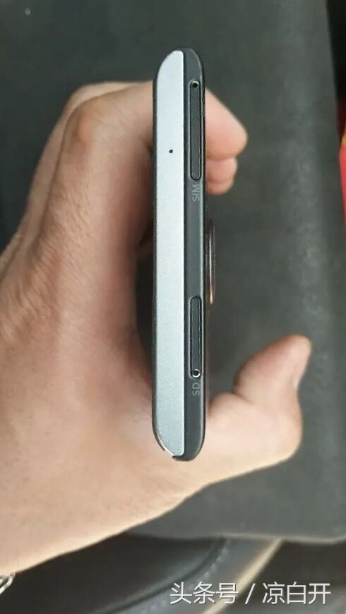 开箱黑莓priv手机，看了它你还喜欢苹果吗