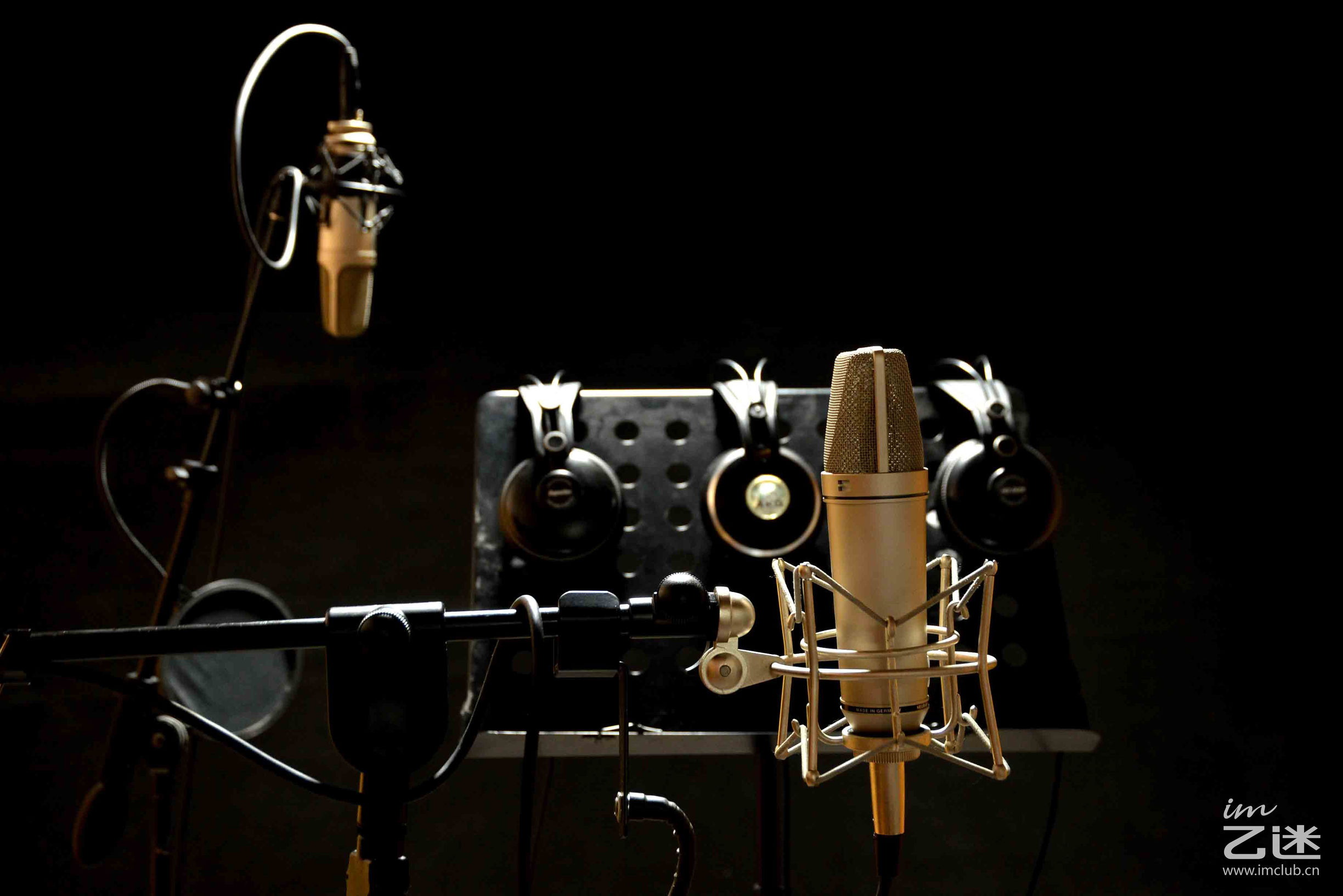 耳机听歌有回声,耳机听歌有滋滋的声音