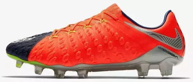 他们穿着什么英文翻译,他们穿着什么用英文怎么说