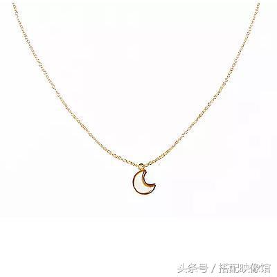 跟周冬雨学珠宝配饰搭配,周冬雨同款小众配饰