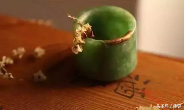 蜜蜡摔断,蜜蜡摔成两半怎么修复深圳