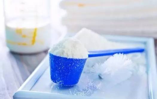 蓝胖子奶粉结块但没过期可以喝吗,奶粉变黄结块能喝吗