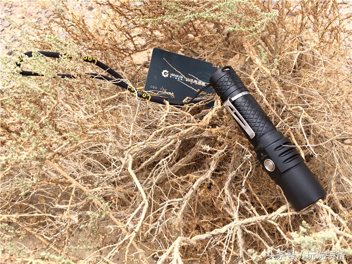 能给手机充电也能当支架,能给手机充电能连wifi的充电宝