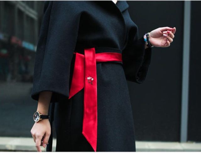 在秋冬有一个百搭超方便的蝴蝶结,超适合秋冬的蝴蝶结