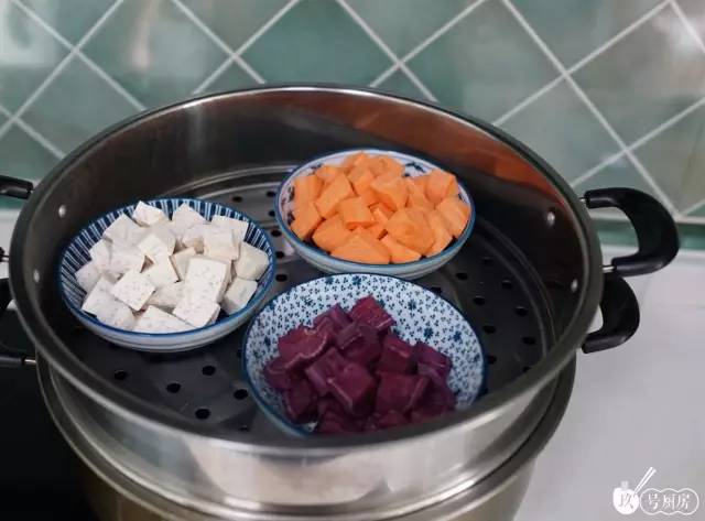 龟苓膏甜品教程,自己做的龟苓膏芋圆甜品很成功