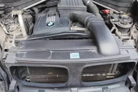 宝马5系水箱漏水是通病,宝马5系水箱漏水最火视频