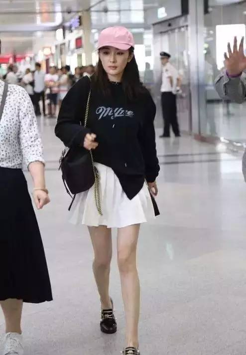 衣服塞裤子里怎么塞好看,塞衣服方法简单又好看