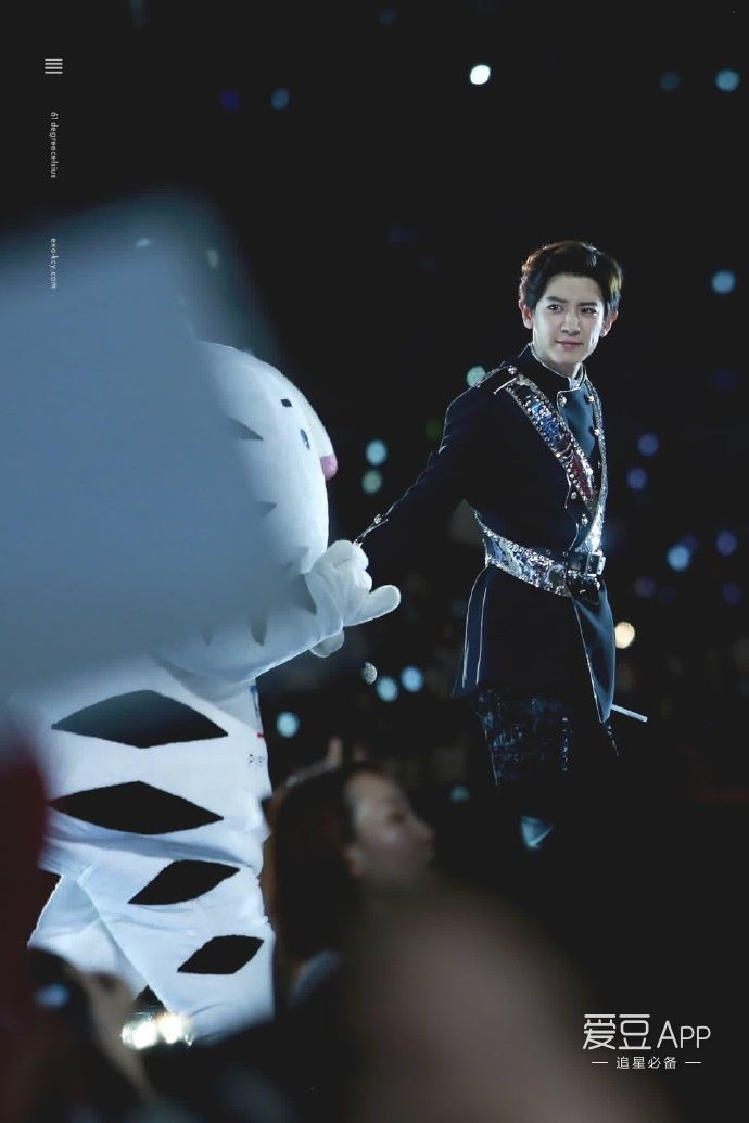 「EXO」「分享」170604玩偶面前茶蛋集体变三岁：我不管，我就是要和这只老虎玩嘛