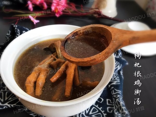 枸杞根煲汤最佳搭配,枸杞叶怎么煲汤最好吃