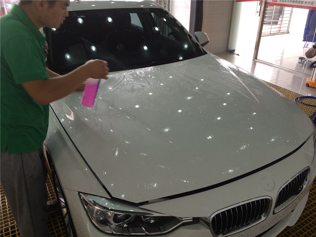 18款宝马320i贴黑色车衣,宝马320li运动套装贴膜