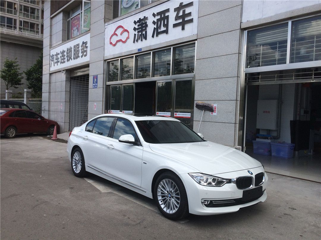 18款宝马320i贴黑色车衣,宝马320li运动套装贴膜