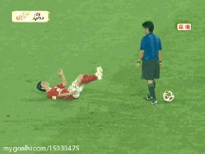 足球场上那些假摔瞬间,足球史上最佳假摔