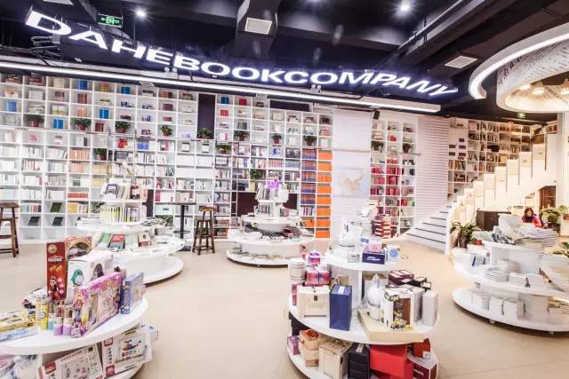 这家书店开在了郑州最“贵”的地方,却不卖书