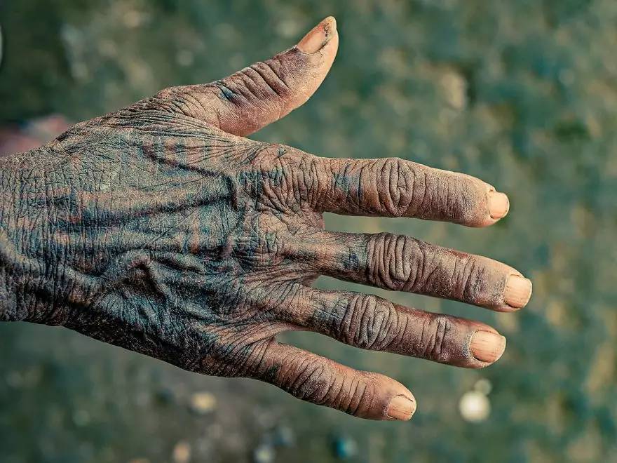 尼泊尔塔鲁部落女性纹身,土著部落女性纹身图片