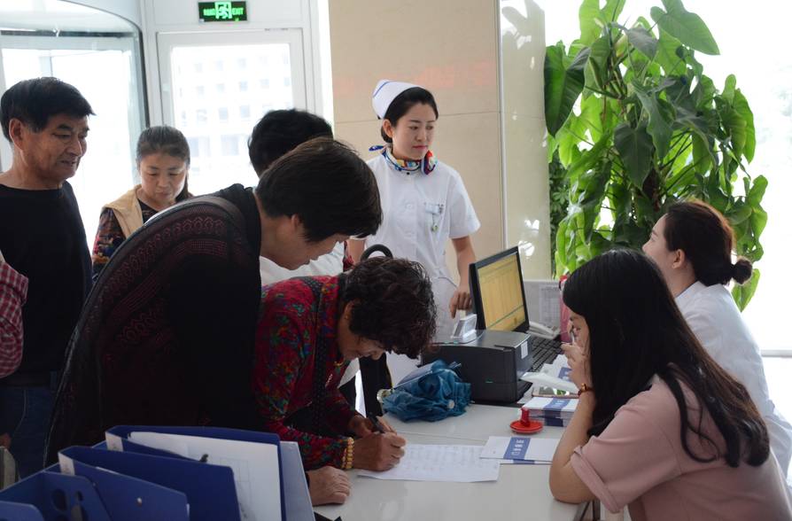 “目”浴阳光，共享蓝天—威海爱尔眼科医院爱眼日关怀老年人眼健康