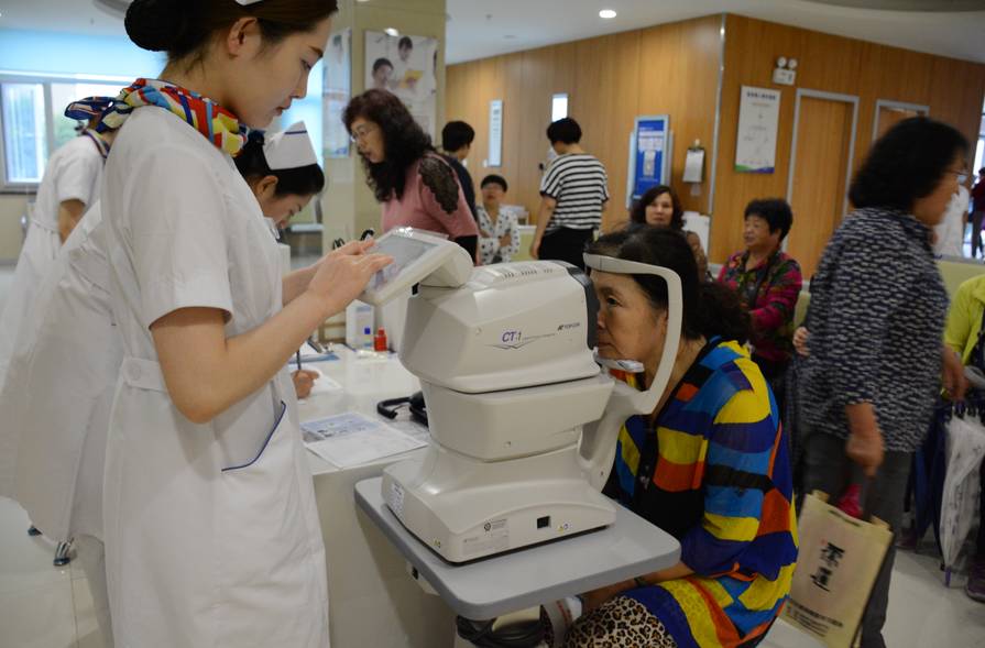 “目”浴阳光，共享蓝天—威海爱尔眼科医院爱眼日关怀老年人眼健康