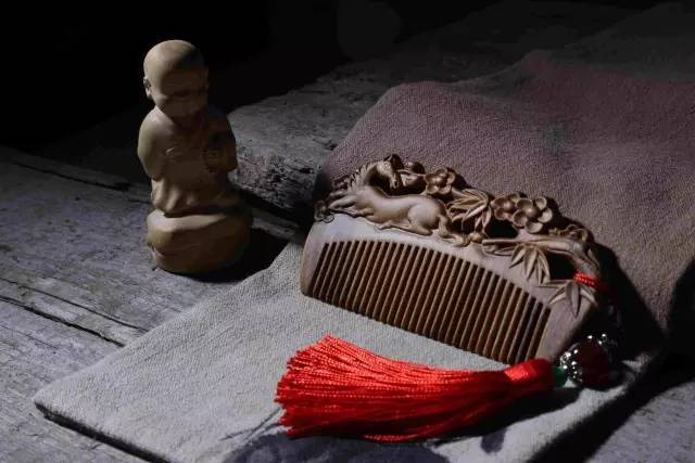 清新好物这个洗头按摩梳太实用了,又舒服又好用的木梳