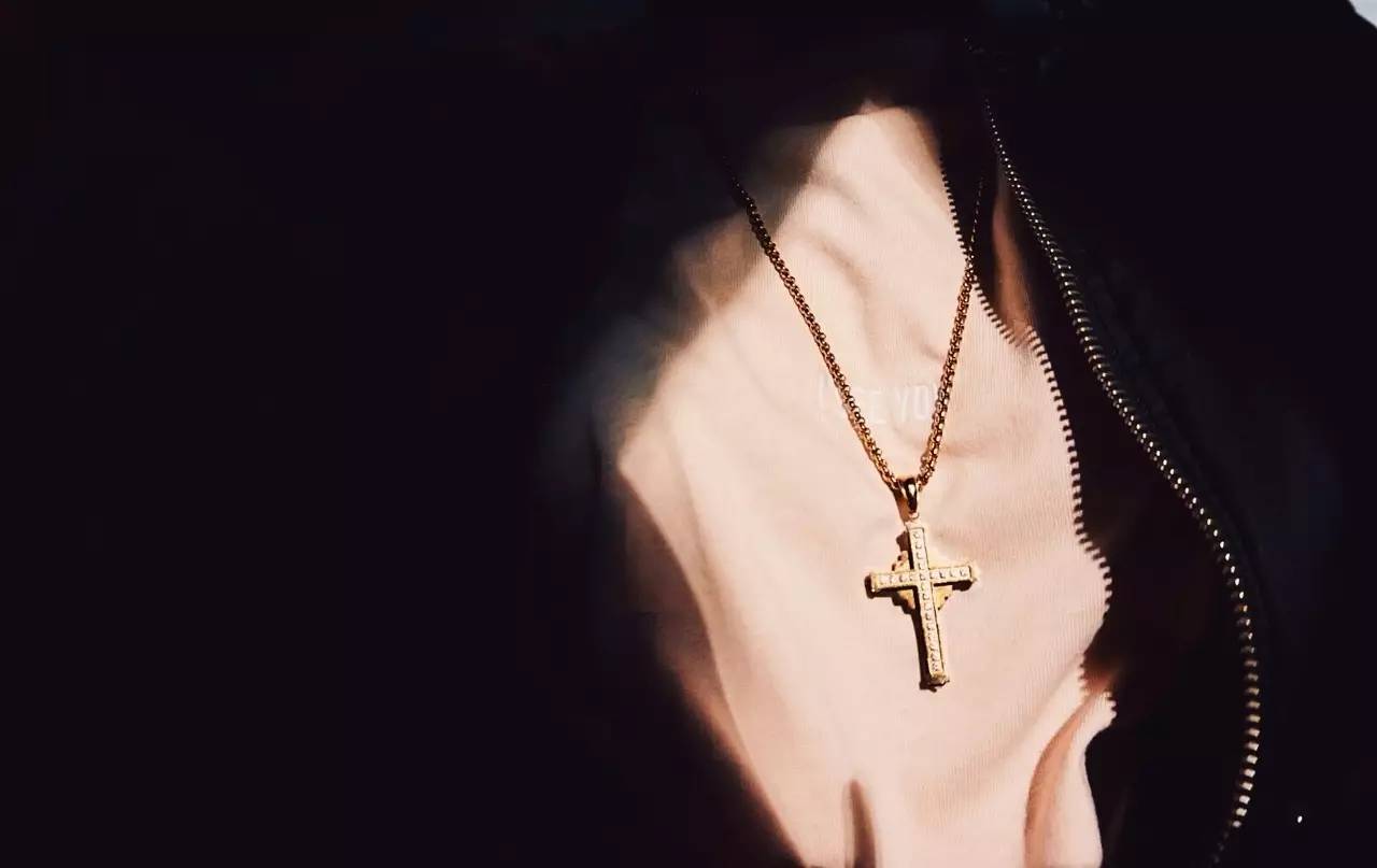 拒绝暴发户标签，大金链子也挤入潮流界争宠了