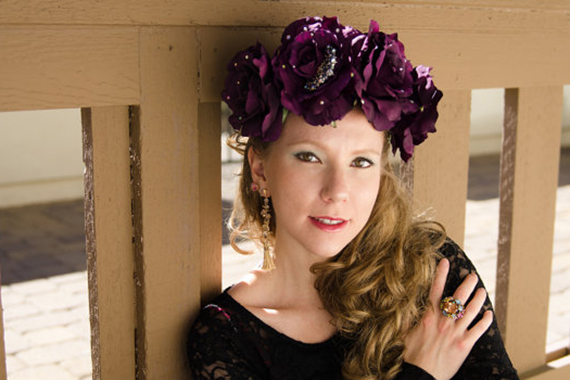 塑料仿真花头饰批发,花环头饰批发工厂哪里有