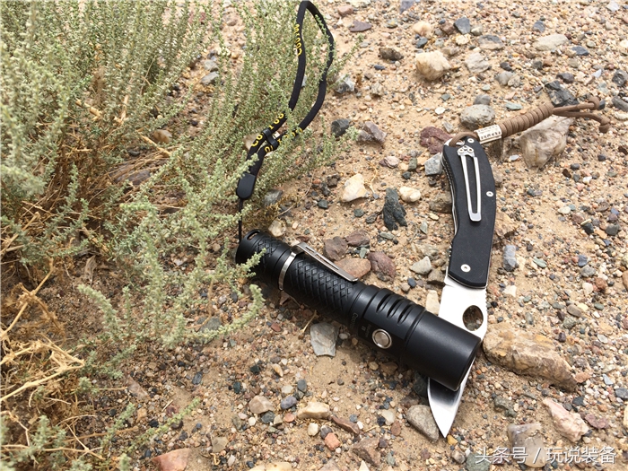 能给手机充电也能当支架,能给手机充电能连wifi的充电宝