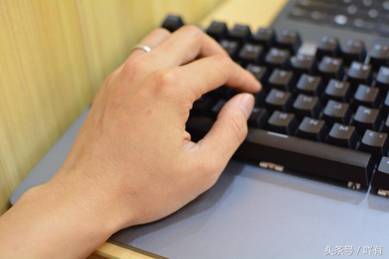 最帅的有弧度的机械键盘,性价比最高的入门级机械键盘