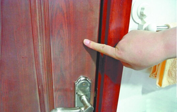 合肥家8千块买的木门用着竟然褪色了！售后推脱还怪我擦得太勤！