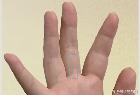 手掌大拇指下方肉发青色,手掌颜色偏青是什么原因