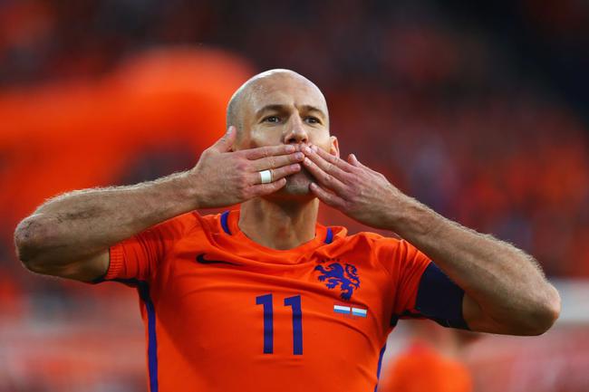 荷兰足球不同于匈牙利足球，他们的衰败更多是*祸人**