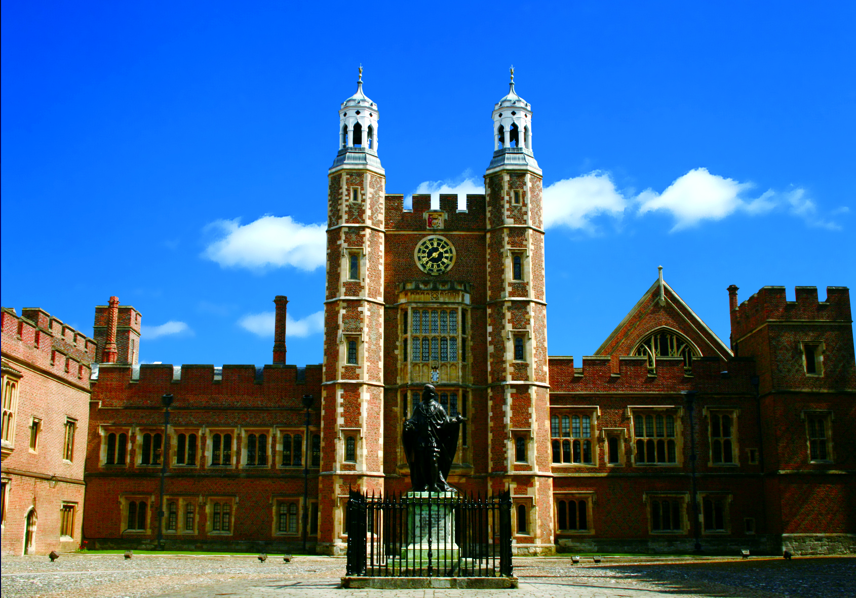 伊顿公学介绍及申请要求,伊顿公学入学要求男生