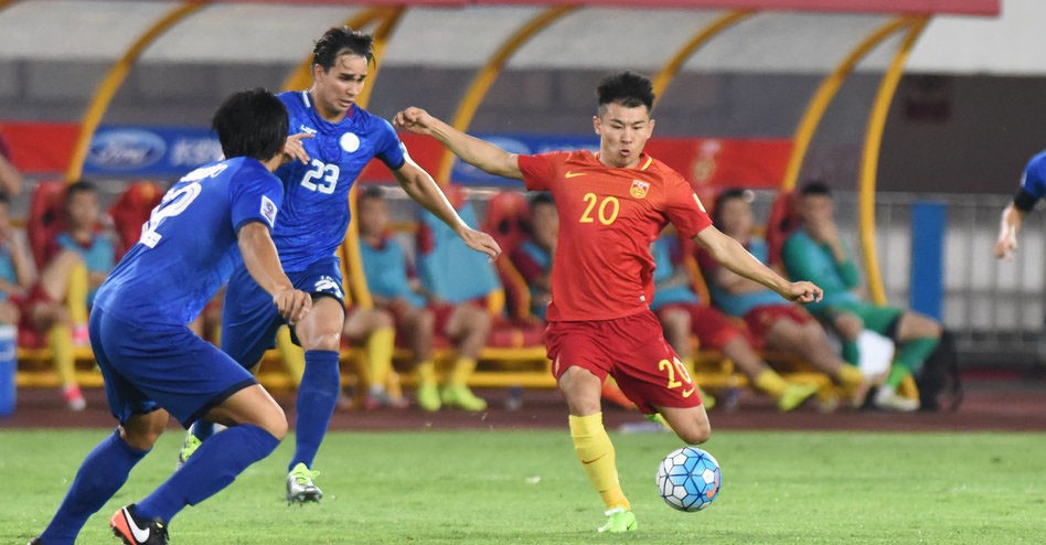 18强赛国足分组前瞻董路,董路足球小将战巴萨0比9