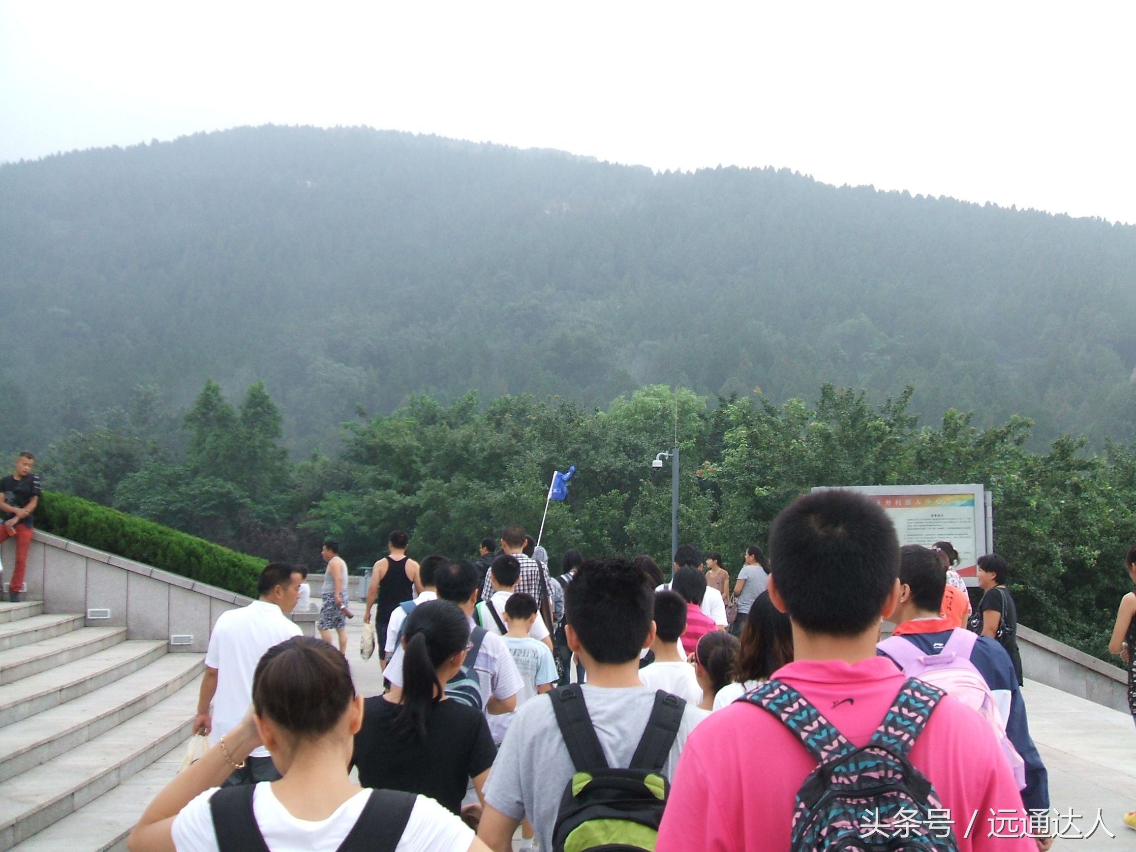 身为泰安人第一次爬泰山,陪爷爷爬泰山感慨朋友圈