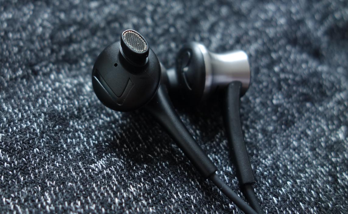 一不小心就把苹果的设计比了下去国产耳塞第一把交椅苹果专属1MORE圈铁降噪耳机问世啦