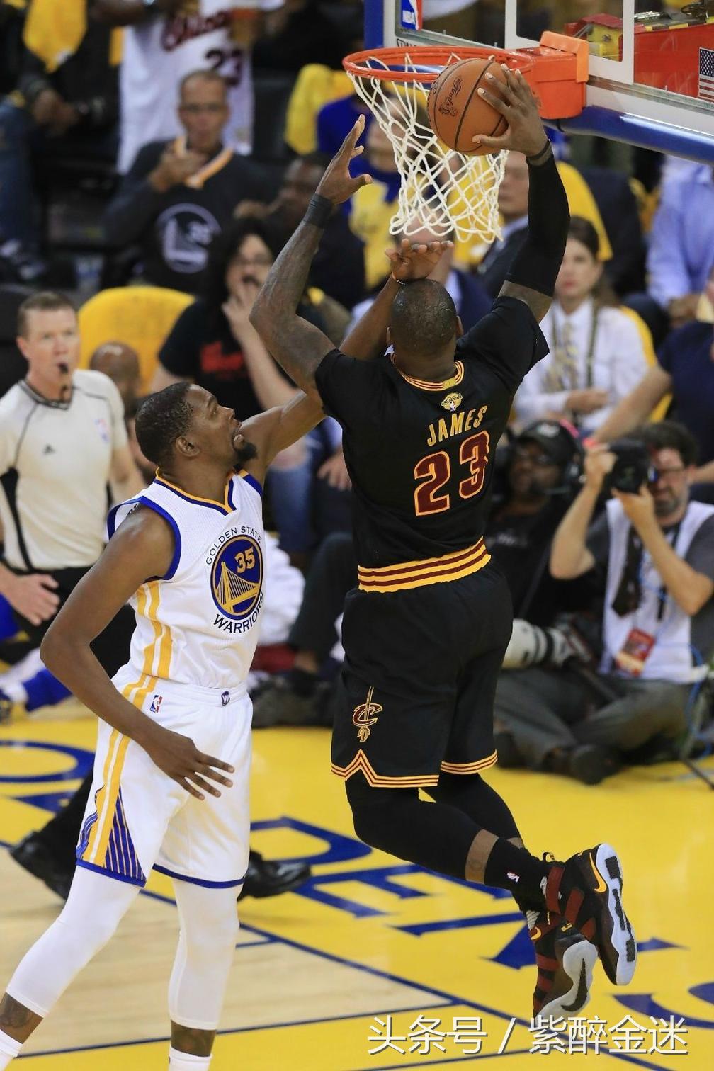 这是勇士主场哨?不吹不黑这个犯规吹了的话总决赛比分或将改写!