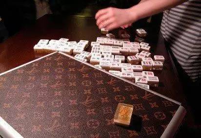 lv个性化定制产品是什么意思,lv个性化定制包包