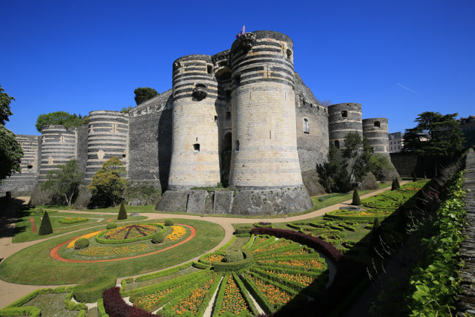 卢瓦尔河城堡简介,卢瓦尔河谷城堡位置在哪里