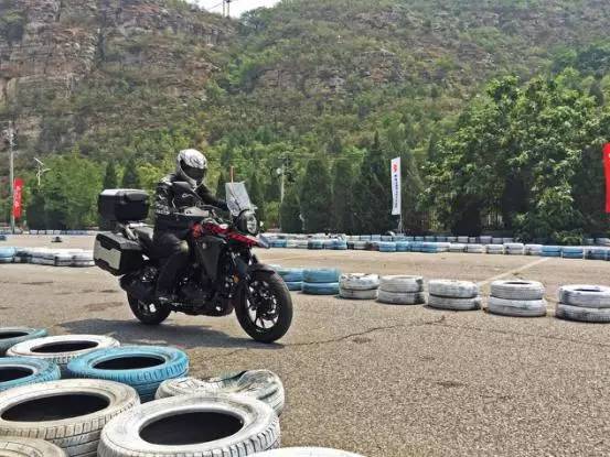 最新豪爵铃木dl250评测视频,18年的豪爵铃木dl250值得买吗