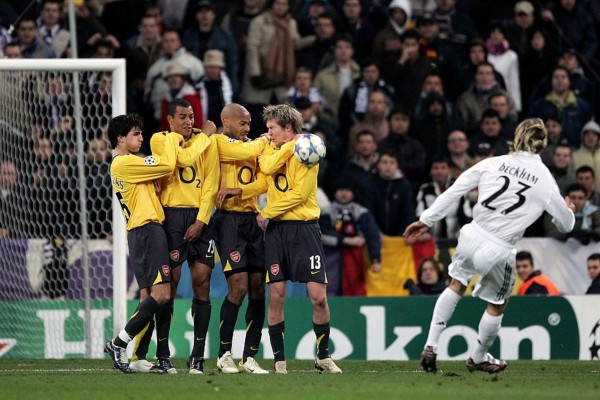 足球最美时刻视频,贝影在足球场上