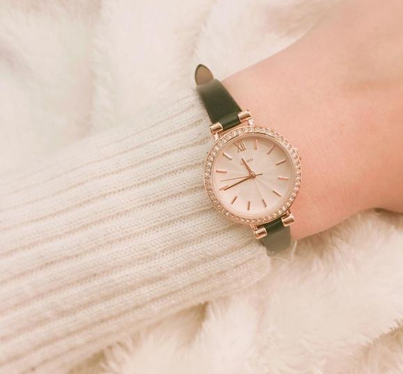 时尚手腕带,小众显瘦时尚轻奢时装