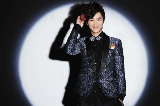 电影《时间牢笼》首曝剧照，王宁纸醉金迷体验反转人生