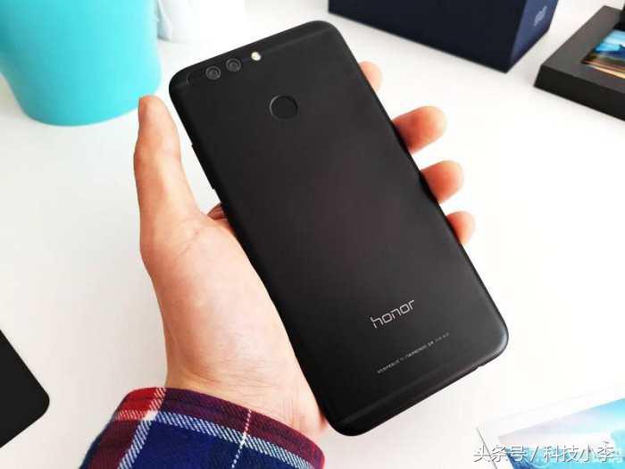 华为和荣耀9a,一加9rt和荣耀v9屏幕哪个好