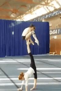 我就想问问这姑娘，万一气球破了怎么办