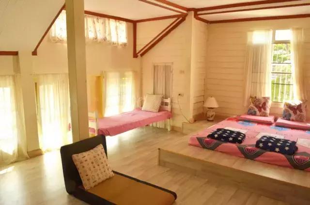 她不甘朝九晚五辞去工作，身处异乡竟有如此意外收获