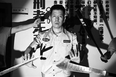 我是刑警！黄伟：涉黑苗头，必须掐死！打黑十年！他是对手口中的一个传说！