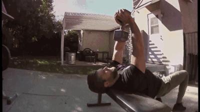 女生健身房锻炼胸部有用吗,女性去健身房练胸都练什么器械