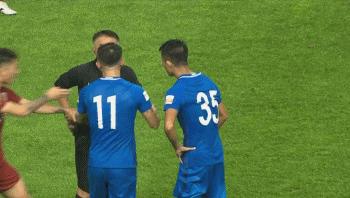 一场比赛三张红牌会怎么办,一场比赛三红牌